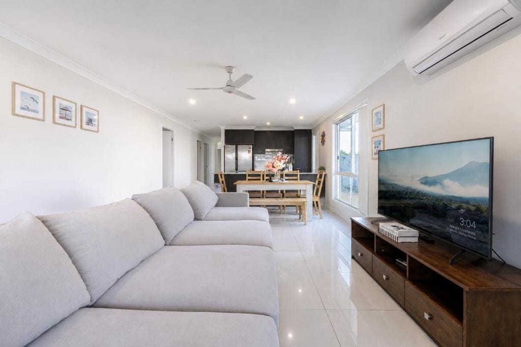 Bright Family Retreat Near Theme Parks — 5