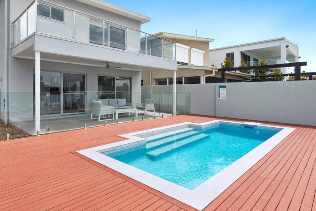 Large 5-Bedroom Family Retreat in Helensvale with Pool — 4