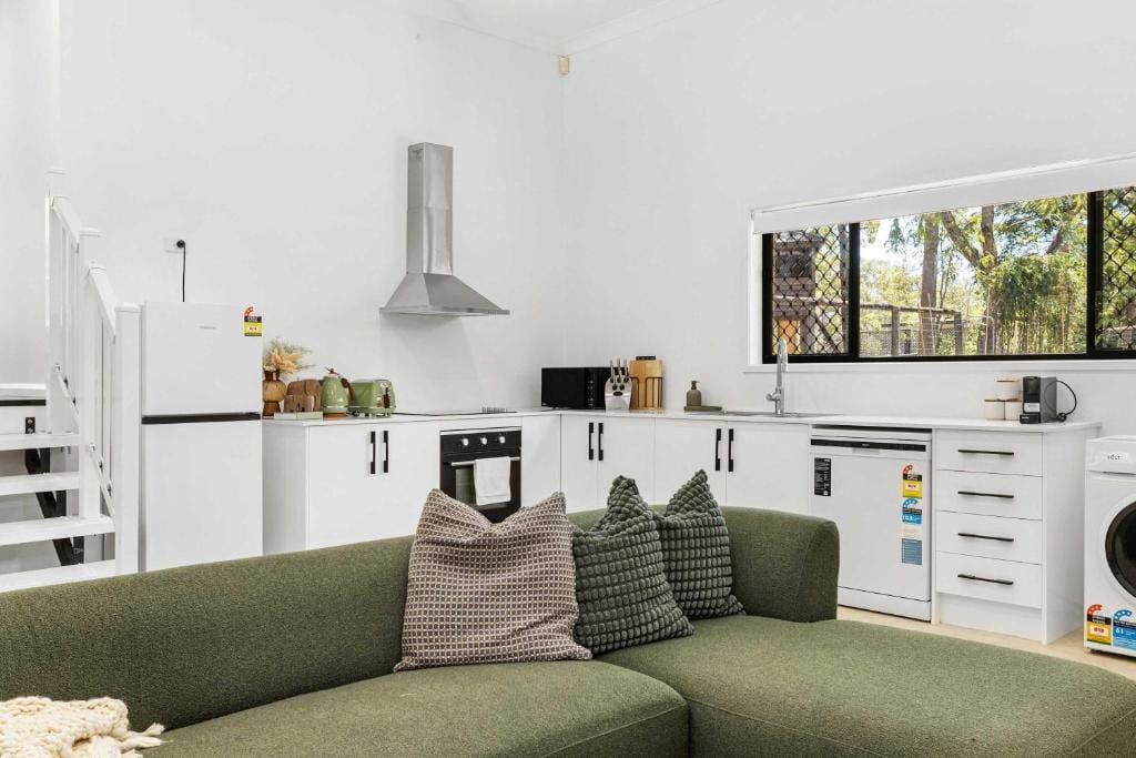 New 2BR GrannyFlat Near Movie World Wet'Wild Pool — 4