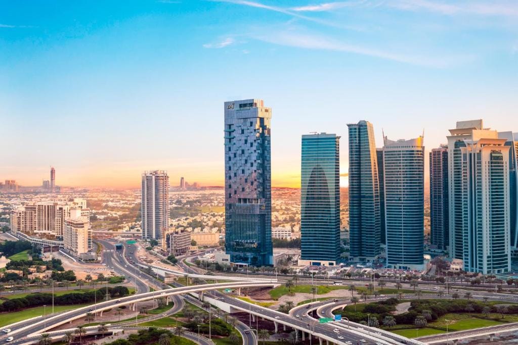 Taj Jumeirah Lakes Towers — 1