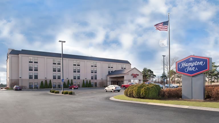 Hampton Inn Muskegon — 3