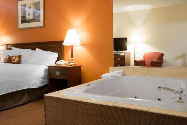Rodeway Inn Muskegon Airport — 1