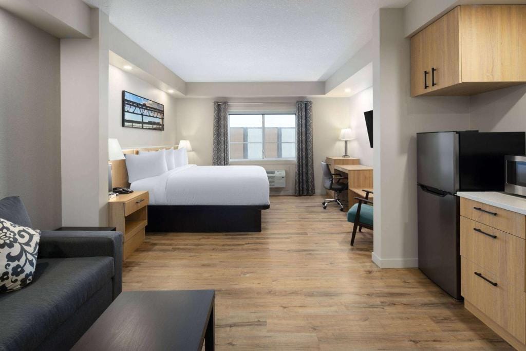 Baymont by Wyndham West Edmonton — 4