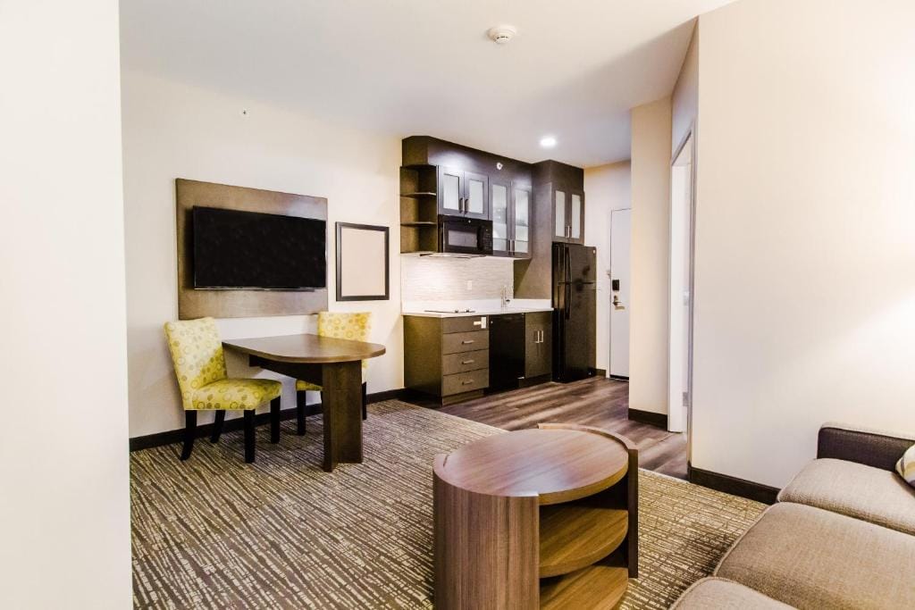 Candlewood Suites West Edmonton - Mall Area by IHG — 4