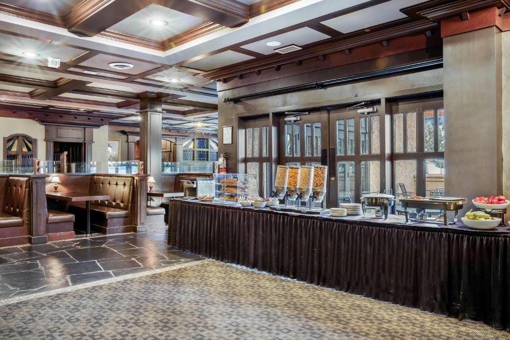 Days Inn & Suites by Wyndham West Edmonton — 4