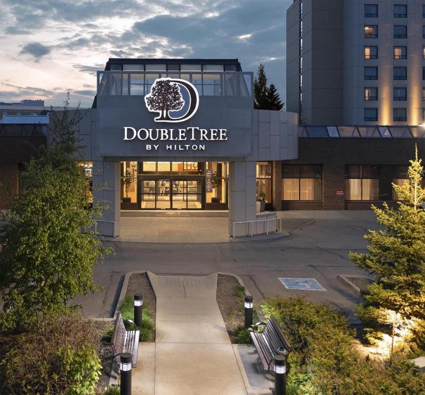 DoubleTree by Hilton West Edmonton — 1