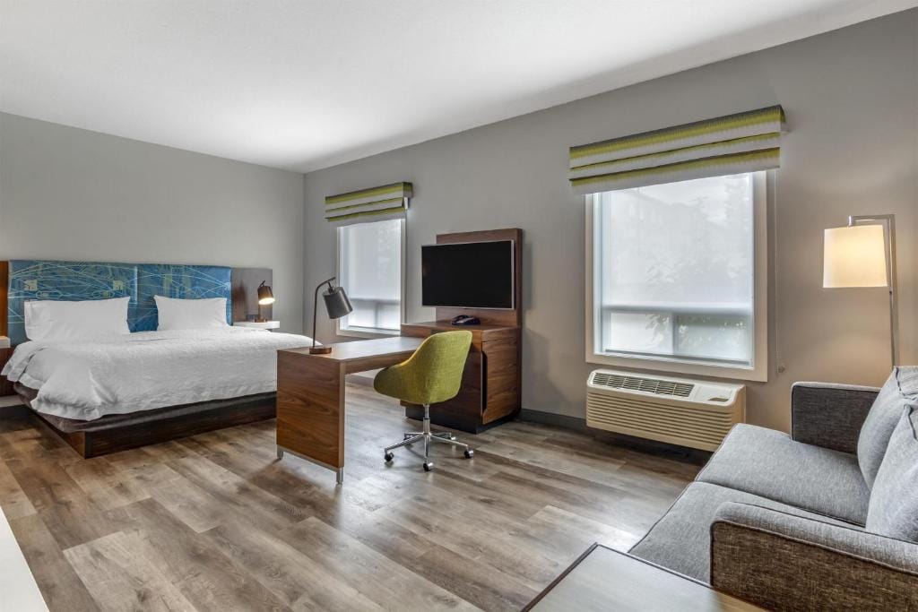 Hampton Inn & Suites Edmonton/West — 2
