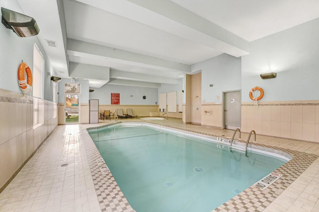 Holiday Inn Express Hotel & Suites-Edmonton South by IHG — 3