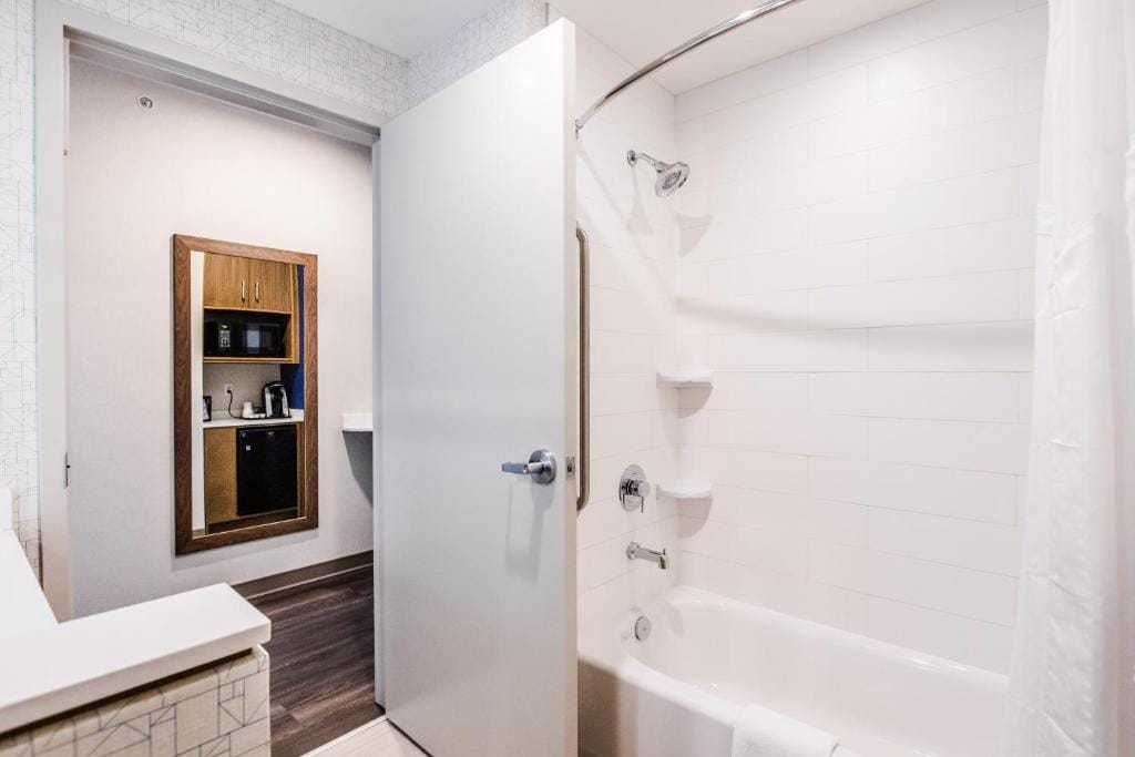 Holiday Inn Express & Suites - West Edmonton-Mall Area by IHG — 2