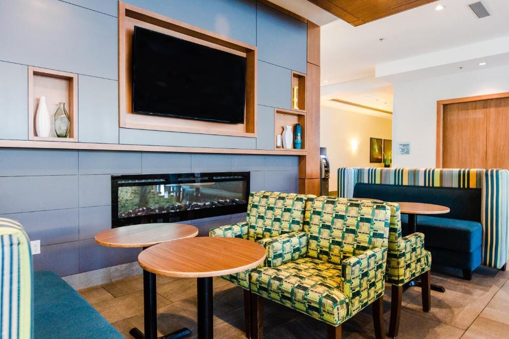Holiday Inn Express & Suites - West Edmonton-Mall Area by IHG — 5