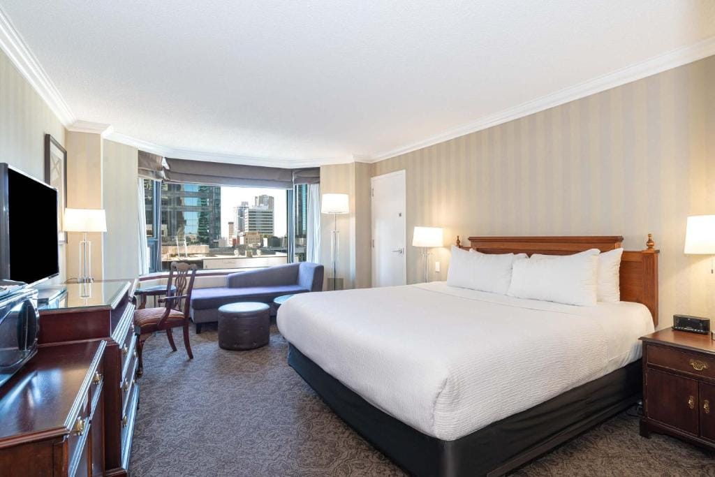 Sandman Signature Edmonton Downtown Hotel — 4