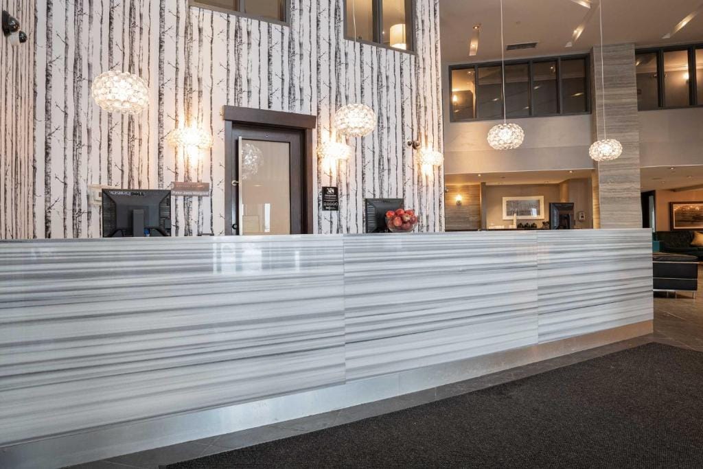 Sandman Signature Edmonton South Hotel — 2